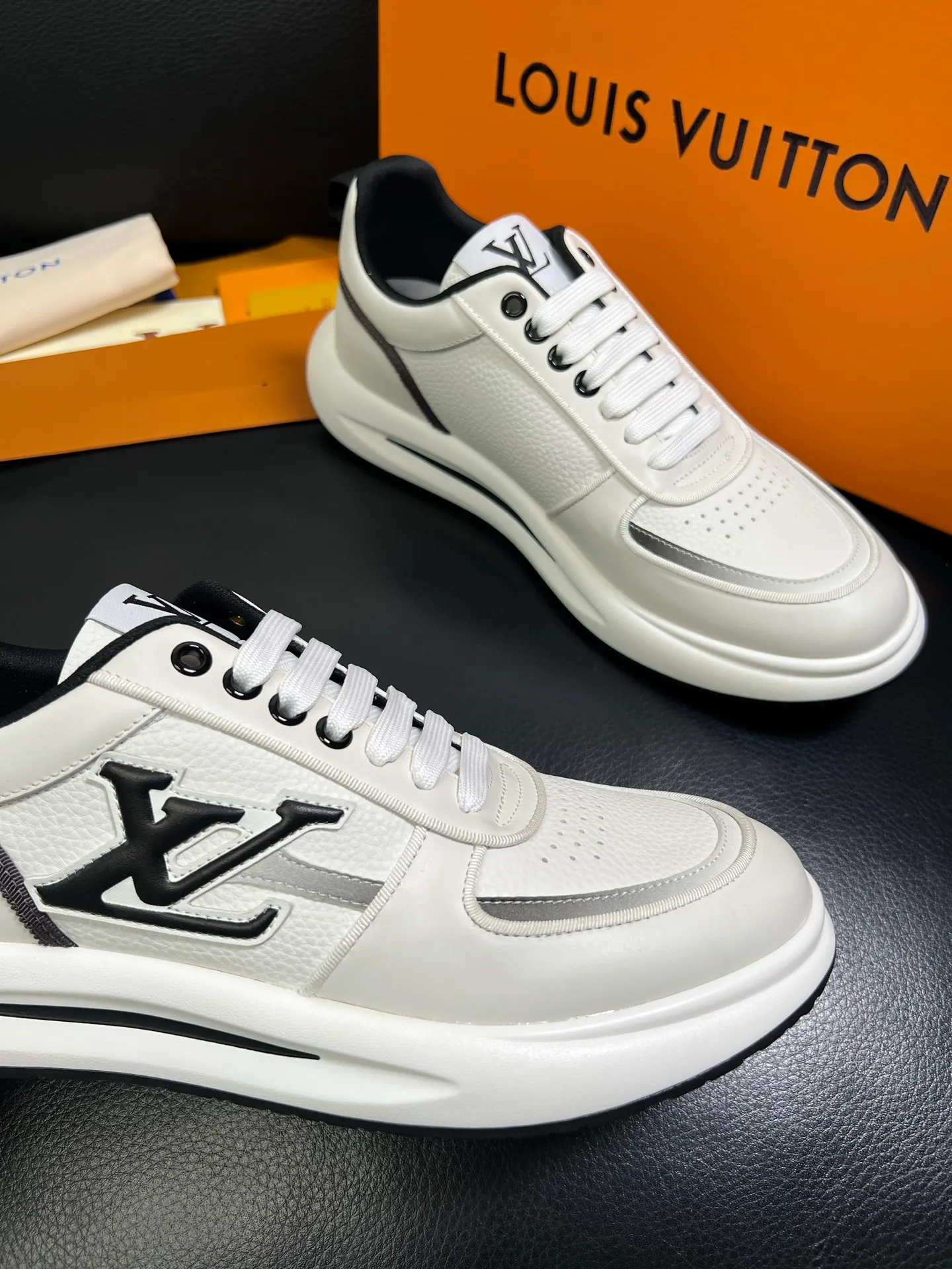 Men's shoes💰800 Lv 🔍Top purchasing agent🇮🇹 Louis Vuitton, the sports sneaker counter is synchronized, the uppers are imported from Italy, high-quality splicing colorful and complex crafts, the imported mesh padding is soft and comfortable, soles: original soles specially provided by the original factory, T men's men's shoes 💰U exclusive movable molded soles are super comfortable, original factory and single goods, 🔍🔍high quality, you can enter and exit the counter at will, welcome to compare, code number 38-44 (customized 45) 85871